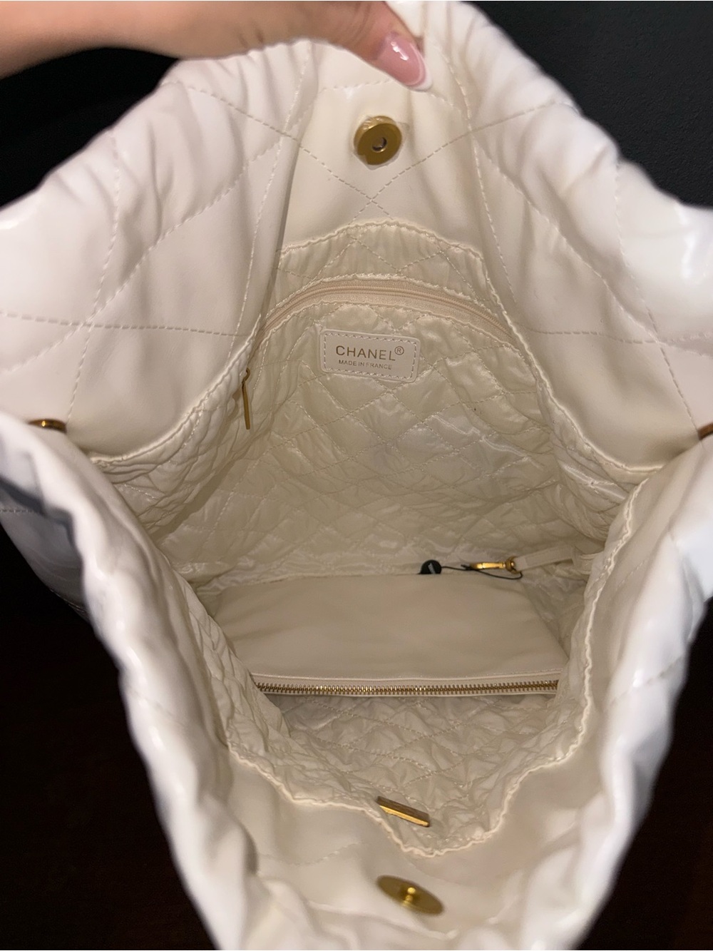 CHANEL Cream Quilted Chain-Handle Shoulder Bag with Gold Logo - Picture 2 of 3